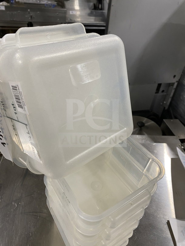 NEW Thunder Group 2Qt Translucent Polypropylene Square Food Storage Container, Model PLSFT002TL, in mint condition.