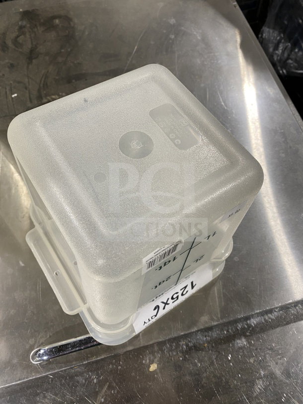 Thunder Group 4Qt translucent square food storage container, model PLSFT002TL, new condition, polypropylene material.