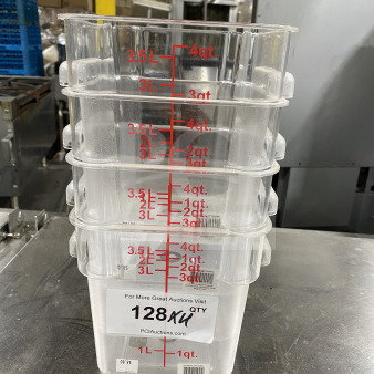 Thunder Group 4 Qt clear square food storage container, model PLSFT004PC, new condition with measurement markings.
