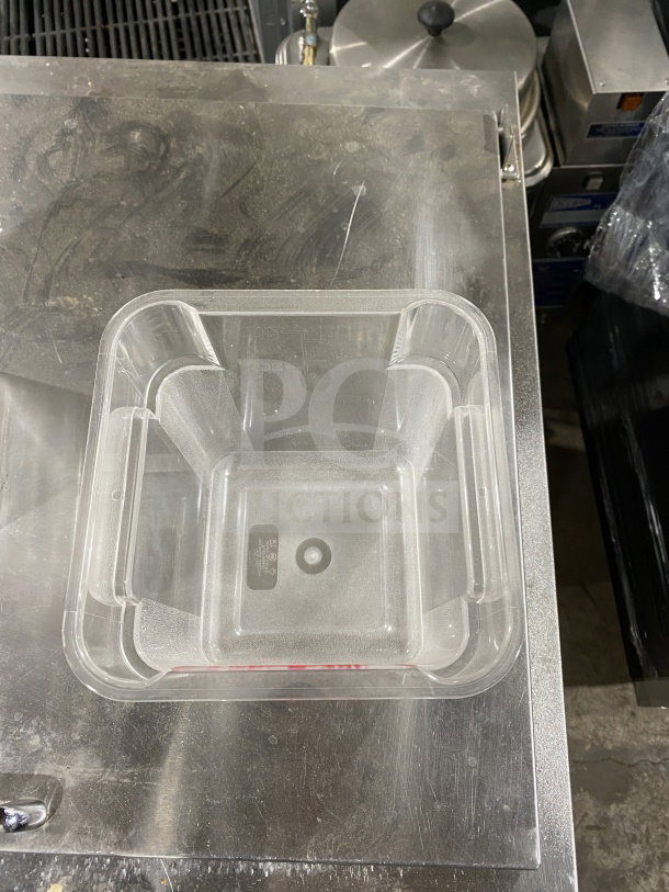 Thunder Group 4 Qt clear square food storage container, model PLSFT004PC, new condition, with measurement markings.