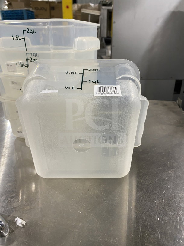 Thunder Group 2Qt clear polycarbonate food storage container, model PLSFT002TL, new condition with measurement markings.
