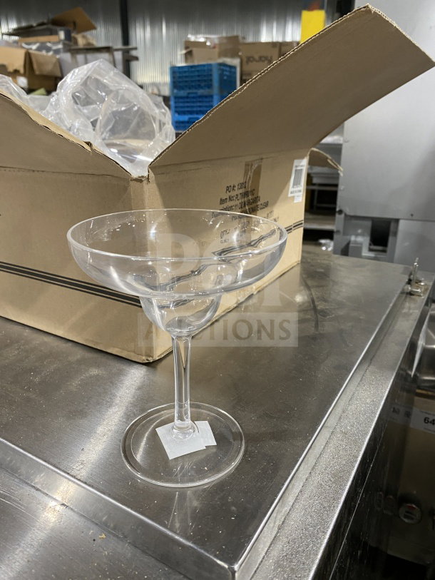 Brand new Thunder Group PLTHMR011C 11 oz polycarbonate clear margarita glass, pristine condition, durable and stylish.
