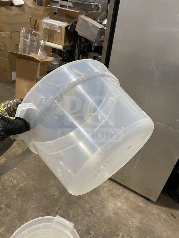 NEW Winco 12-Quart clear polycarbonate round food storage container, model PTRC-12, with embossed measurements.