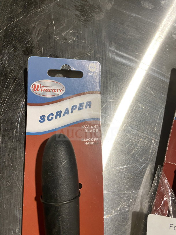 Winco Winware TKP-40 stainless steel scraper with black slip-resistant polypropylene handle. Brand new in packaging.