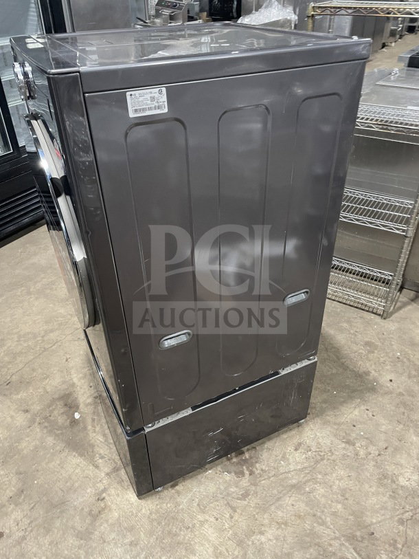 LG Commercial WashCombo Series ventless washer/dryer, 5.0 cu. ft., Mega Capacity, Inverter HeatPump, Direct Drive Motor, used.