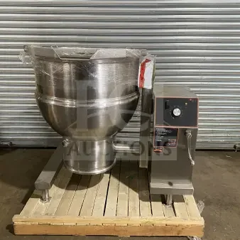Groen DEE4T60 stainless steel electric tilting floor kettle, 60 lb capacity, butterfly lip, 480V 3-phase, on legs, new condition.