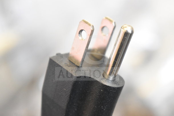 3-prong plug of the Avantco FFDS-1 French Fry Warmer. New, scratch and dent condition, 120 volts, 1 phase.