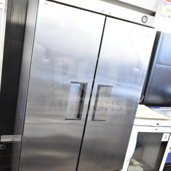 2016 True T-35 commercial 2 door reach-in cooler, 115 volts, 1 phase, stainless steel, visible True branding.