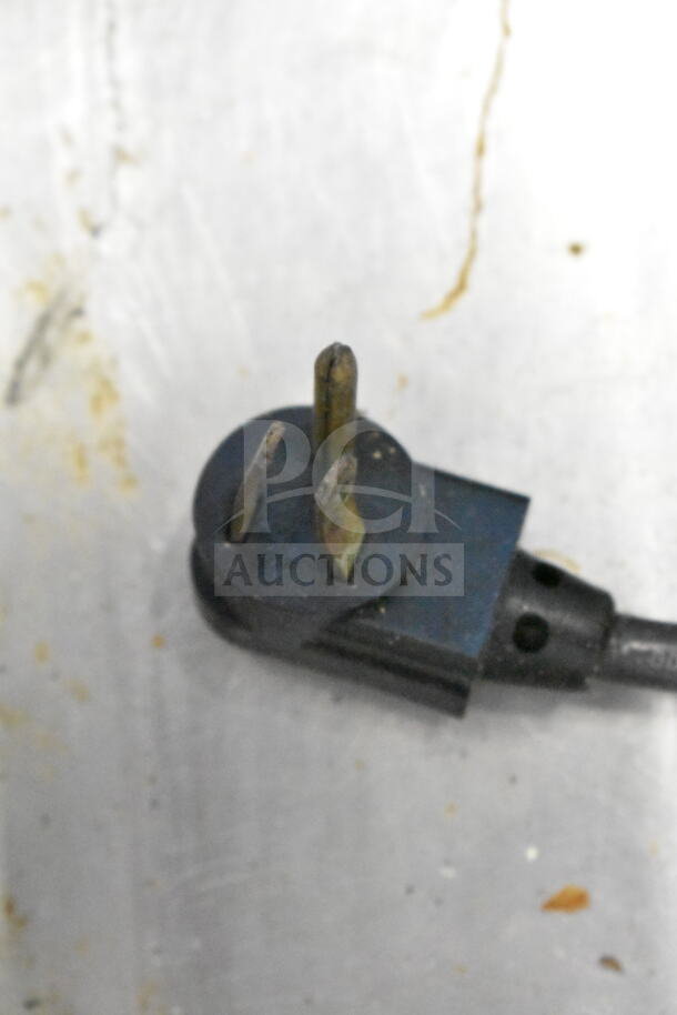 Close-up of a power plug for the True TSSU-48-18M-B commercial prep table, 115 volts, 1 phase. Missing lid.