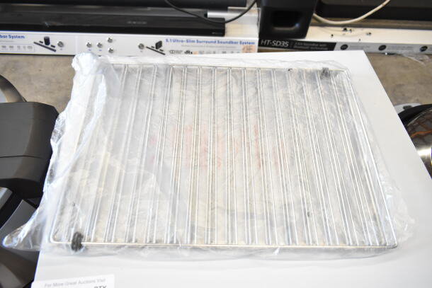 Avantco 177CO16 Half Size Convection Oven, 1.5 Cu. Ft., 120V, new scratch and dent condition.
