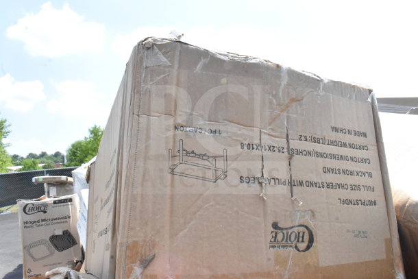 Cardboard box with visible wear, labeled "Choice" for hinged microwavable containers. Scratch and dent sale item.