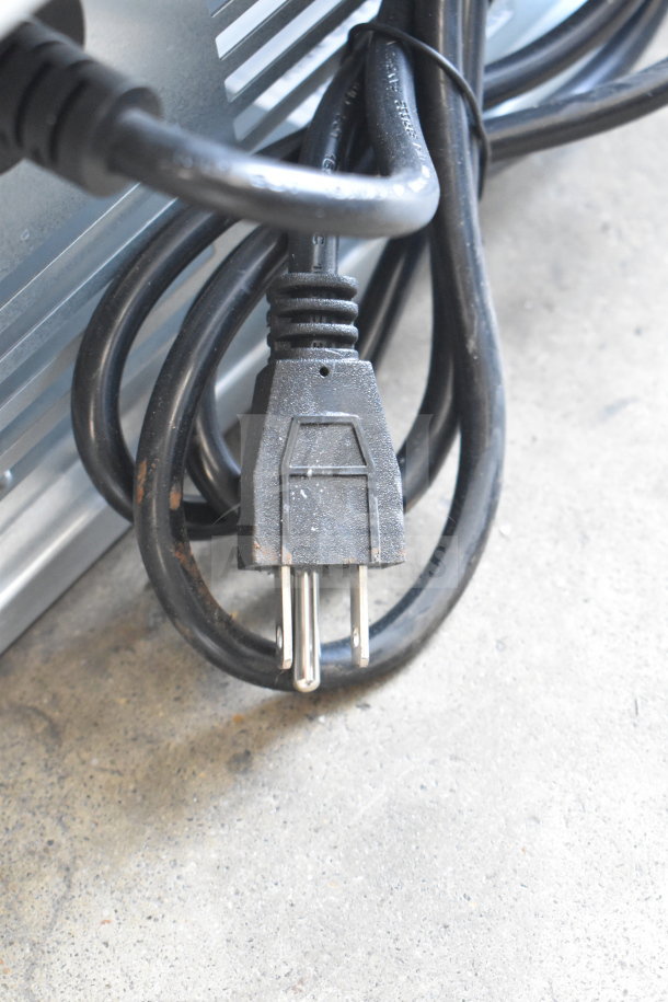Power cord of Avantco 194UCH280A Undercounter Ice Machine, new with minor scratches. Plug is 115 volts, 1 phase.