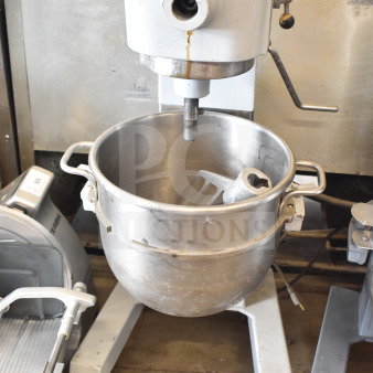 Hobart D300 30 Quart Planetary Dough Mixer with mixing bowl and paddle, 115V, 1 Phase, commercial use, condition visible.