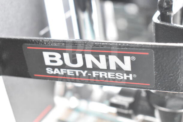 BRAND NEW Bunn 20950.0004 1.5GPR-FF Coffee Server with top handles and fast flow faucet. Safety-Fresh label visible.
