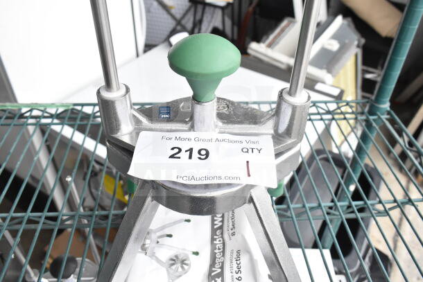 BRAND NEW Garde 181WEDGE8 8-Section Wedge Cutter, green handle, scratch and dent, with label showing auction details.