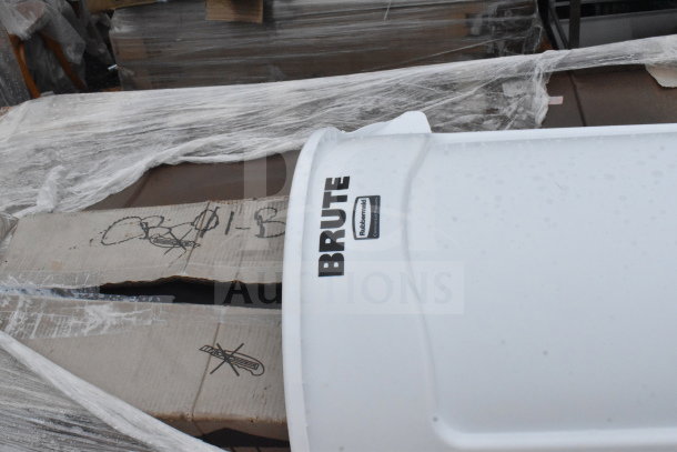 Rubbermaid BRUTE container lid with label, resting on cardboard packaging. Part of a scratch and dent sale, new condition.