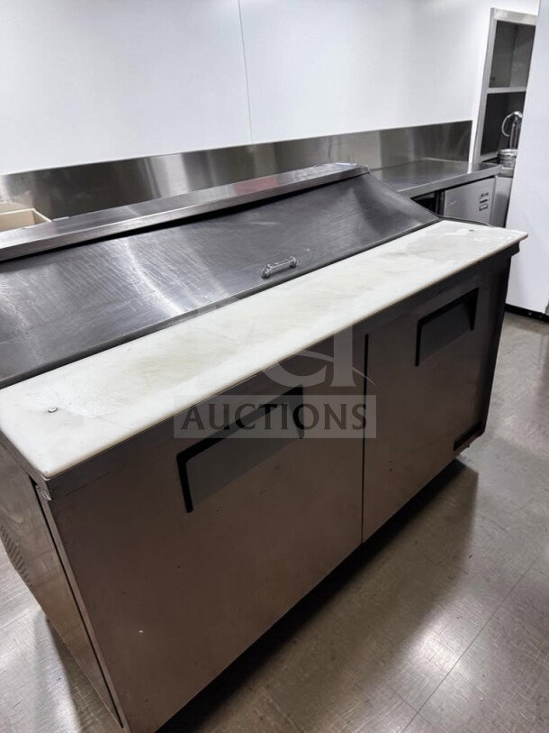 True TSSU-60-16 refrigerated prep table, 60", 16-pan capacity, NSF & UL listed, excellent condition, tested and operational.