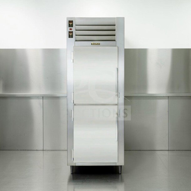 Flawless Traulsen ADT132WUT-HHS 29" dual-temp reach-in refrigerator/freezer, 2 half solid doors, NSF & UL listed.