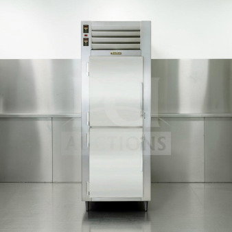 Flawless Traulsen ADT132WUT-HHS 29" dual-temp reach-in refrigerator/freezer, 2 half solid doors, NSF & UL listed.