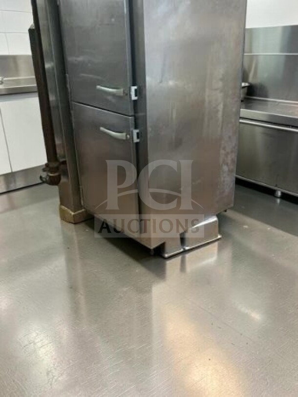 Flawless Traulsen ADT132WUT-HHS, dual temp reach-in refrigerator/freezer combo, 29", stainless steel, 2 half solid doors.