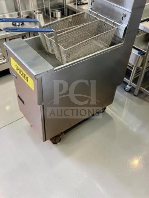 Pitco VF35 35 lb commercial natural gas deep fryer, stainless steel, two baskets, 70,000 BTU, NSF listed, first-class condition.