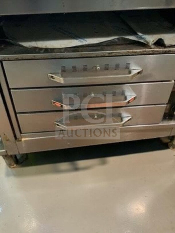 Hatco HDW-1.5R2 warming cabinet, 28" freestanding, three split drawers, stainless steel, outstanding condition, NSF & UL listed.