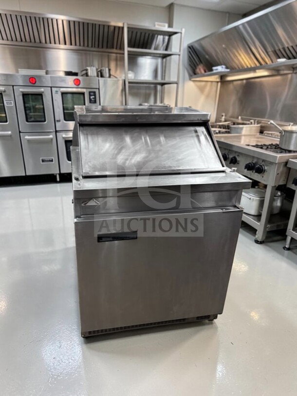 Randell 9412-32-7 refrigerated prep unit, 32" single door, 12 pan capacity, NSF & cULus listed, excellent condition.