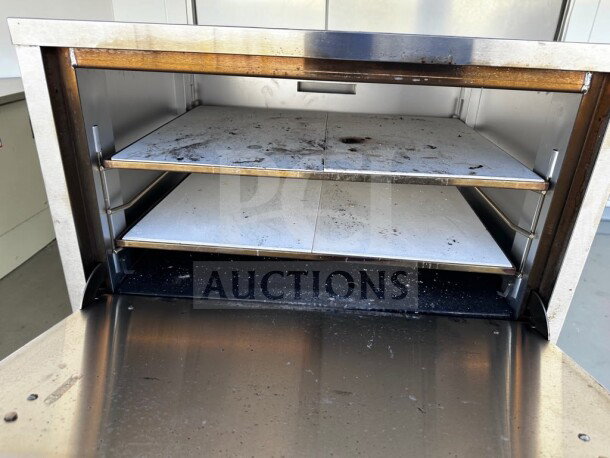 Cooler Depot PO31 commercial pizza deck oven, dual hearth decks, 36", natural gas, 25,000 BTU, NSF certified, outstanding condition.