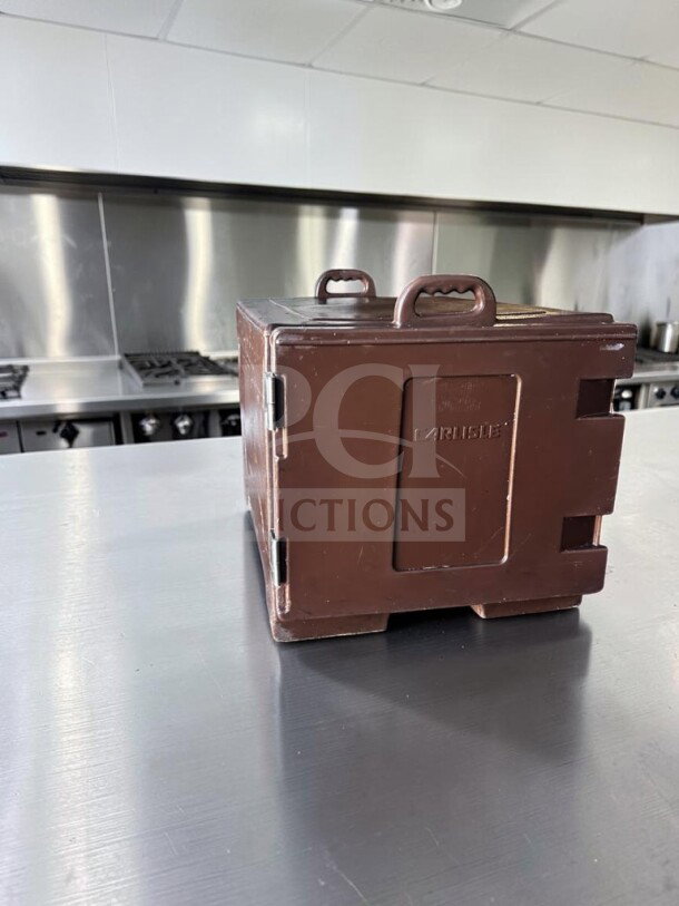 Brown Carlisle PC300N01 Cateraide™ insulated food pan carrier, 5-pan capacity, immaculate condition, NSF listed.