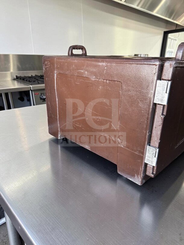 Carlisle PC300N01 Cateraide, brown, commercial insulated food pan carrier in immaculate condition, 5-pan capacity.