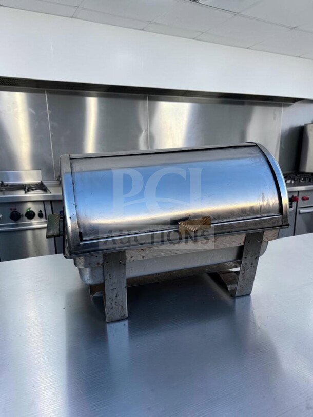 Stainless steel roll-top chafing dish, 8 qt., full-size. Superb condition, removable pan, inspected, unlabeled.