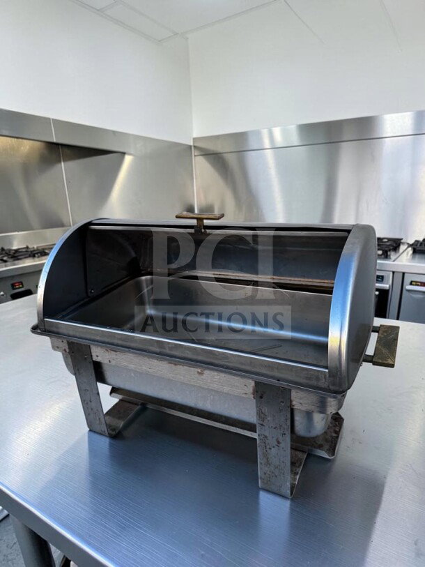 Commercial 8 Qt. roll-top chafing dish in superb condition, stainless steel, removable pan, fully inspected, ready for use.