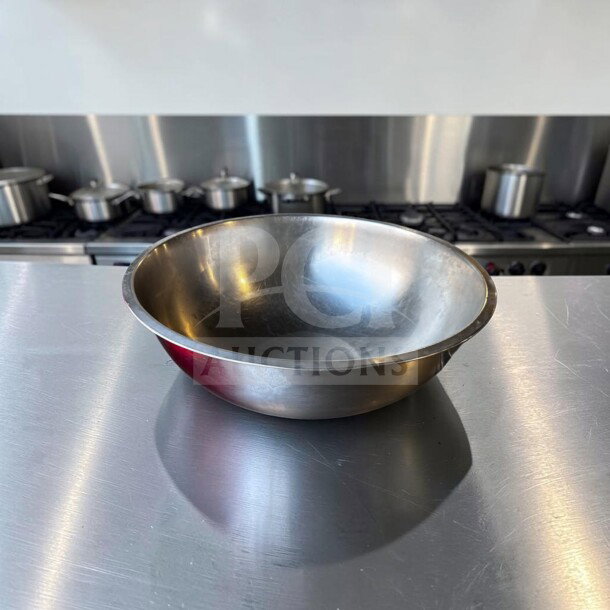 21" stainless steel mixing bowl in excellent condition, heavy-duty, large-capacity design, fully inspected and ready for use.