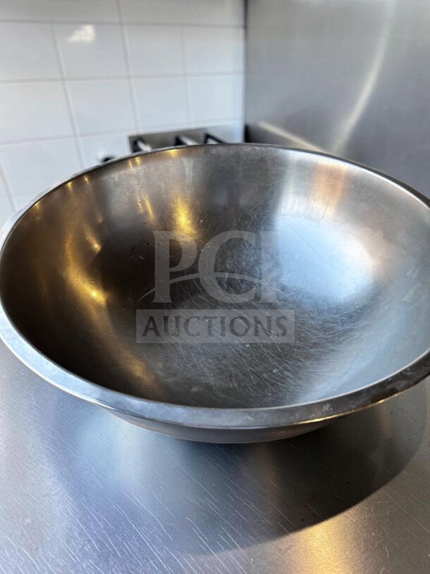 21" stainless steel mixing bowl in excellent condition; heavy-duty, large-capacity, fully inspected, unbranded.