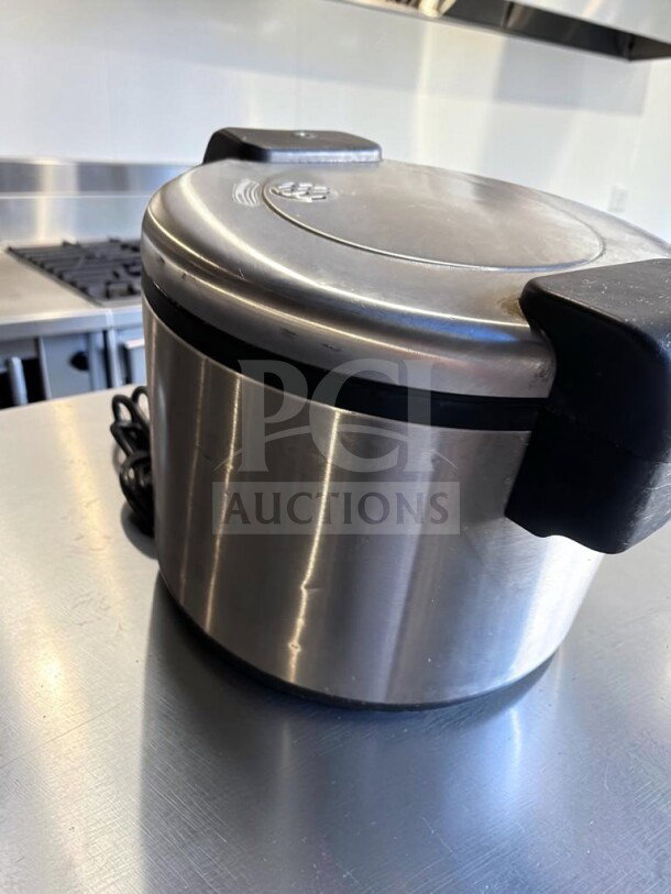 Livart L-350 commercial rice cooker, 30-cup capacity, stainless steel, well-maintained, 1,550W, fully tested.