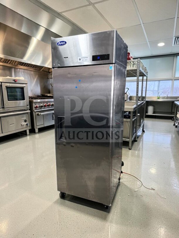 Atosa MBF8004GR 28.7" one-door commercial refrigerator, 21.4 cu. ft., stainless steel, ENERGY STAR®, tested, excellent condition.