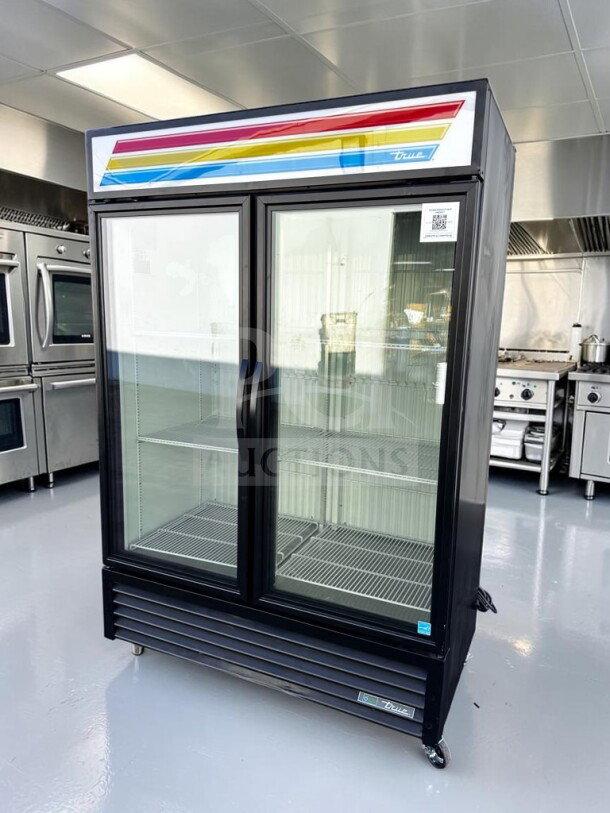 True GDM-49F-HC~TSL01 freezer, 54 1/8", two-glass doors, 44.7 Cu. Ft., LED lighting, ENERGY STAR®, excellent condition.
