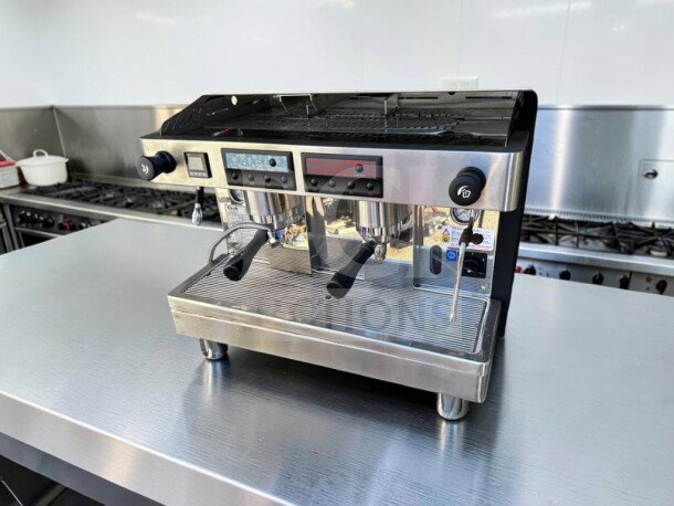 KLüb LT2 two-group teapresso machine, dual 6-liter boilers, 220–240V, 5,500W, ETL listed, excellent condition, commercial use.