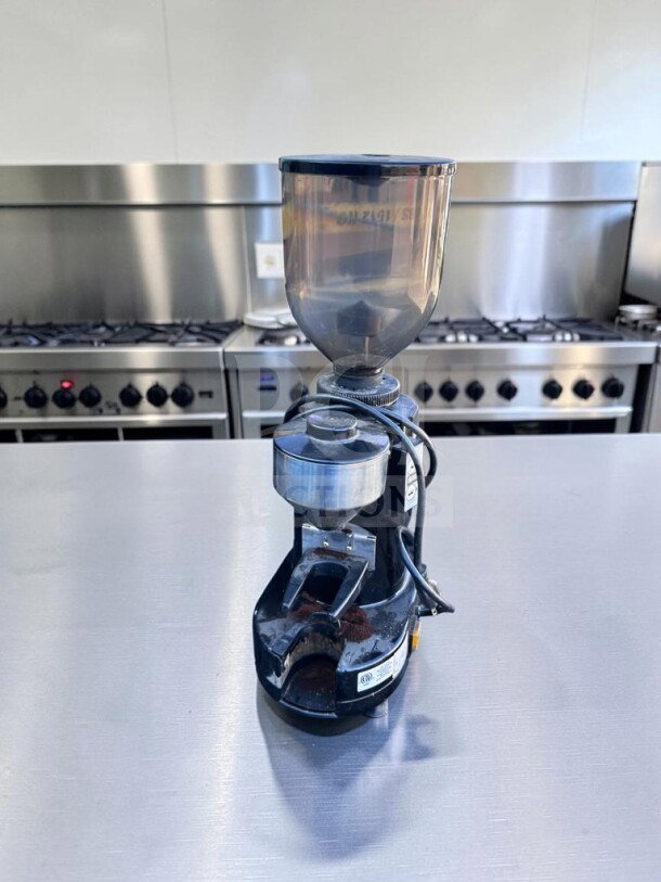Gino Rossi RR45 coffee grinder, 1.2 kg hopper, 63.5 mm flat burrs, excellent condition, fully tested, 120V.