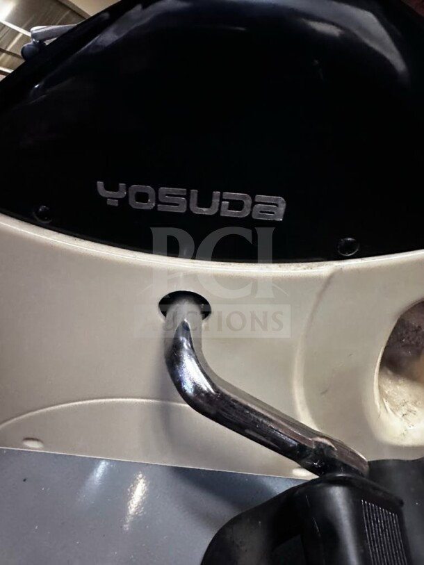 YOSUDA YBM-1 mini exercise bike, optimal condition, adjustable resistance, LCD monitor, branded logo visible.