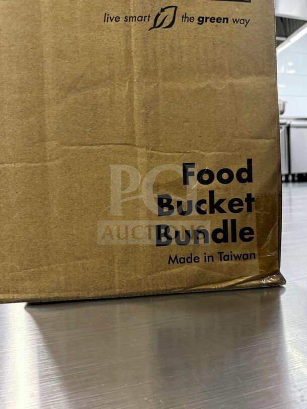 Karat C-FB85W_Bundle, 85 oz. food buckets with lids, open case, 180 sets, new condition. Marking: "Food Bucket Bundle, Made in Taiwan."