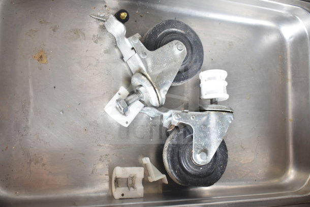 Wheels and mounting hardware for Vevor SKT1 steam table, featuring metal construction and commercial casters.