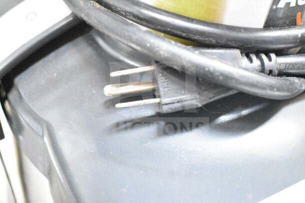 Robot Coupe J100 Commercial Juicer power plug and cable detail, 115 Volts, 1 Phase.