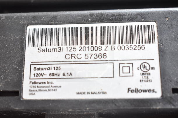 Fellowes Saturn 3i 125 Pouch Laminator label, model number, and voltage details; UL listed, made in Malaysia.