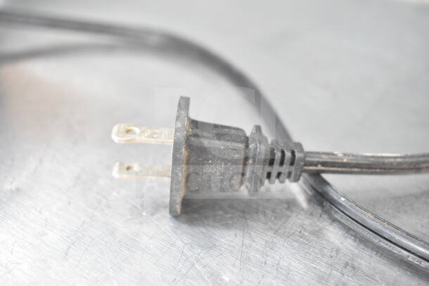 Cuisinart CJE-1000 Countertop Juicer power cord detail, 120 volts, shown for auction. Plug in good condition.