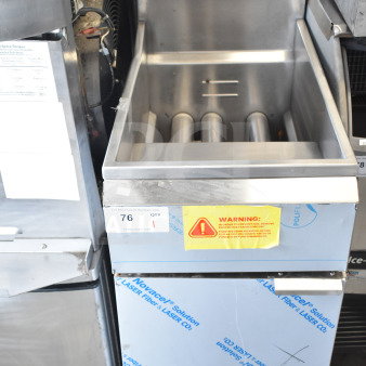 2022 KUT50FRN50SNG commercial floor-style natural gas deep fat fryer, stainless steel, excellent condition, protective film.