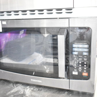 2024 Toshiba EM131A5C-BS commercial countertop microwave oven, black stainless steel, 120 volts, excellent condition.