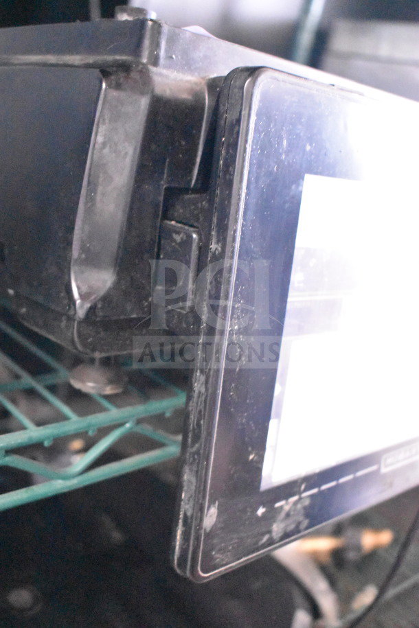 2017 Hobart HTi-7LH26 commercial scale, screen damage shown, no power cord, 120/208-240V, 1 phase, tested and working.