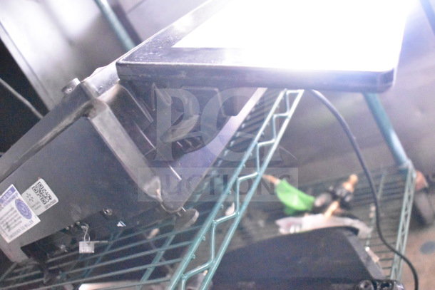 2017 Hobart HTi-7LH26 commercial food portioning scale, screen damage visible, no power cord, tested and working.