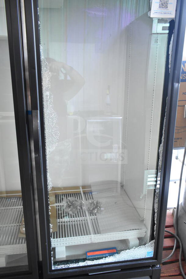 True GDM-72-HC commercial 3-door cooler with broken glass. Brand new scratch and dent. 115V, 1 Phase.